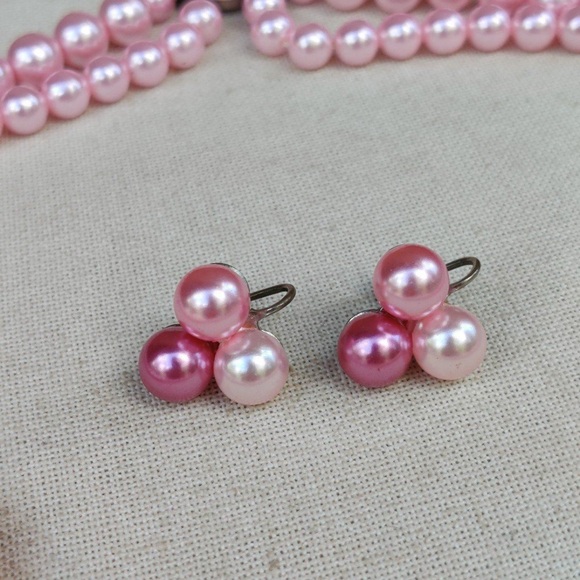 Vintage Japanese pink pearl necklace & earrings set - Picture 2 of 6